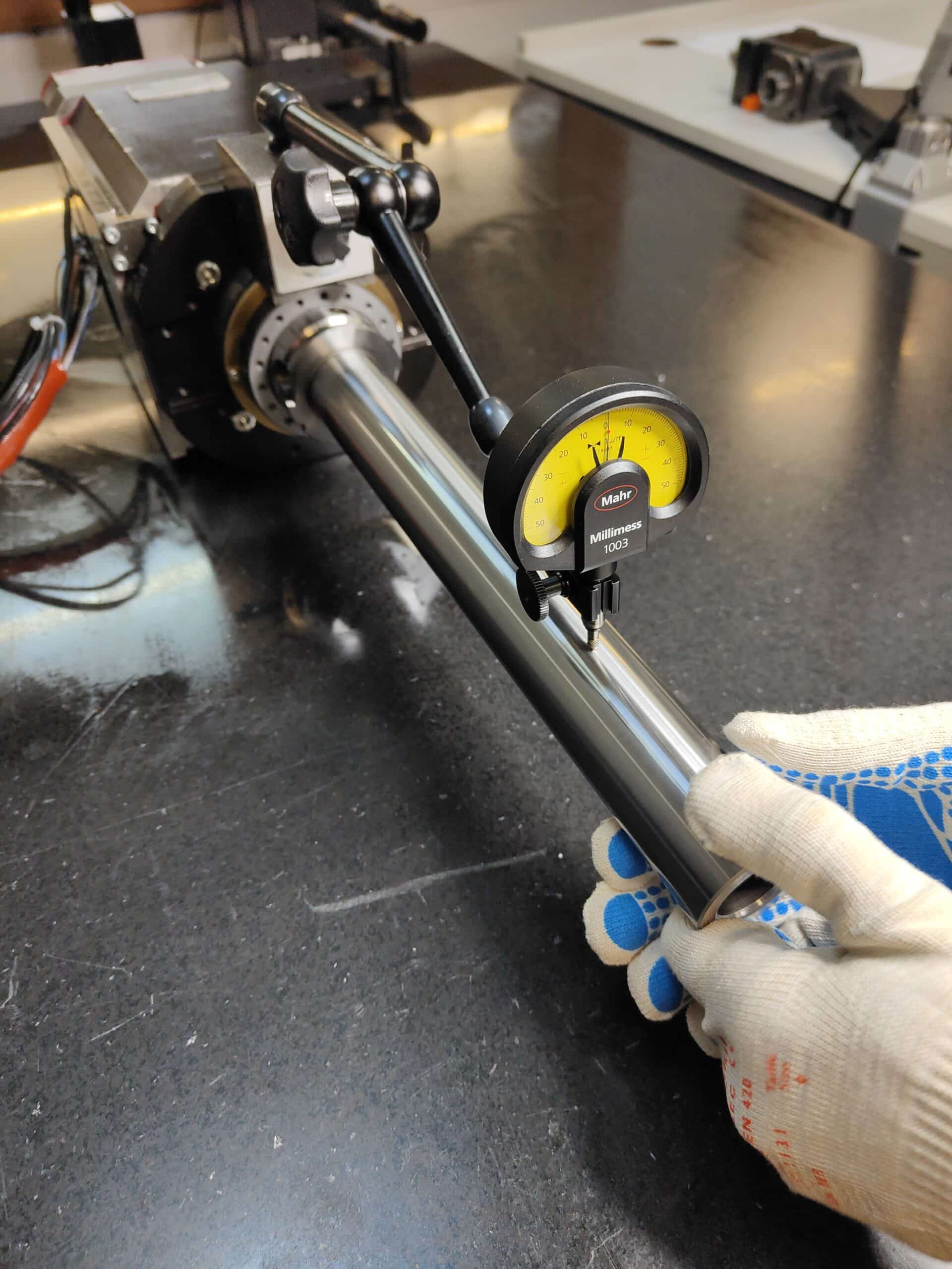 Vérification de la précision d'une broche électrobroche
